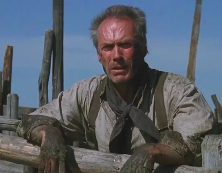 Em 1992, Eastwood estrelou e dirigiu aquela que é considerada uma de suas obras primas: Os Imperdoáveis, pelo qual ganhou seu primeiro Oscar de Melhor Diretor. O filme ainda venceu outras três estatuetas, incluindo de Melhor Filme.