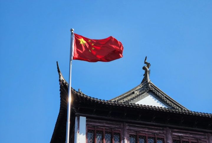 Existe um sistema de navegação por satélite chinês chamado BeiDou que oferece uma precisão de até 1 centímetro, o que ainda não é suficiente para atender às demandas da nova tecnologia.