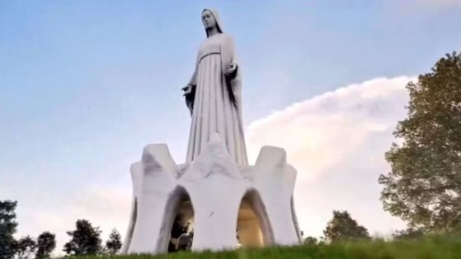 A cidade de Kikola, na Polônia, irá abrigar uma estátua da Virgem Maria maior que a do Cristo Redentor, no Rio de Janeiro. O início da construção da imagem foi anunciado pelo bilionário Roman Karkosic, financiador da obra. 
