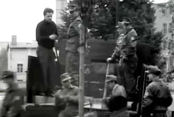 A mobilização de soldados para a construção da barreira fez parte de um plano secreto da Alemanha Oriental, batizado de Operação Rosa. 
