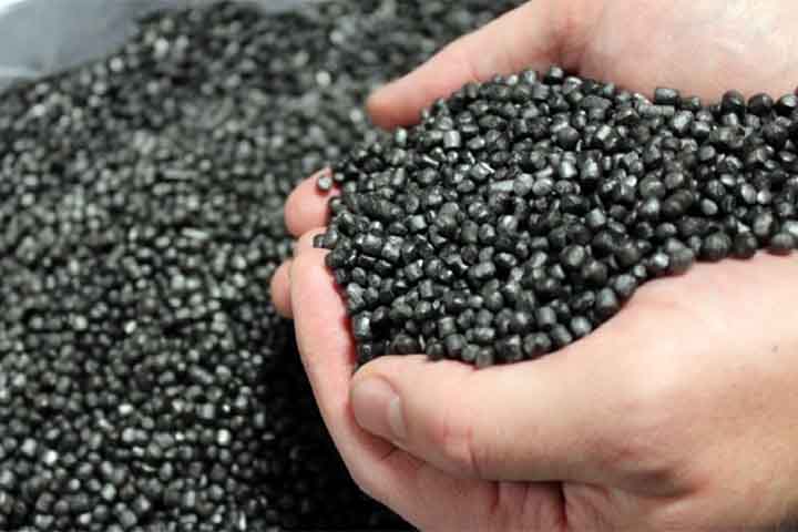 O EPP (polipropileno expandido) é mais resistente e reutilizável, usado em automóveis e brinquedos.
