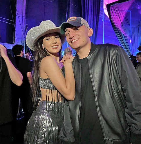 Ana Castela também não deixou de lado o gosto pela música gospel. Além disso, ela se declara fã de alguns artistas. Entre eles, Marília Mendonça, Anavitória, João Gomes (foto) e Melim.