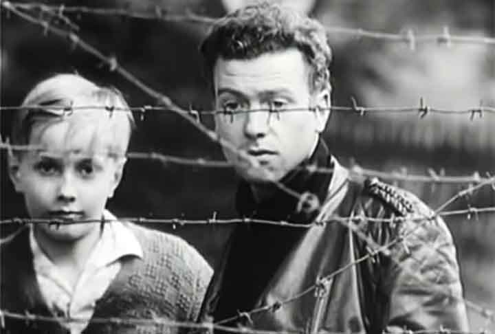 A cidade, então com quatro milhões de habitantes, acordou com famílias, amigos e trabalhadores bruscamente separados. Houve relatos de que até recém-nascidos acabaram distanciados de suas mães pela medida repentina, sem aviso prévio. 
