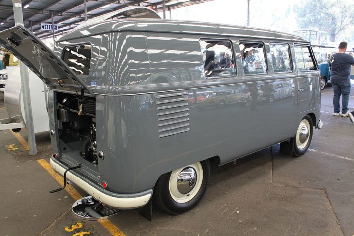 A principal alteração foi a substituição do motor refrigerado a ar por um motor refrigerado a água em 2005.