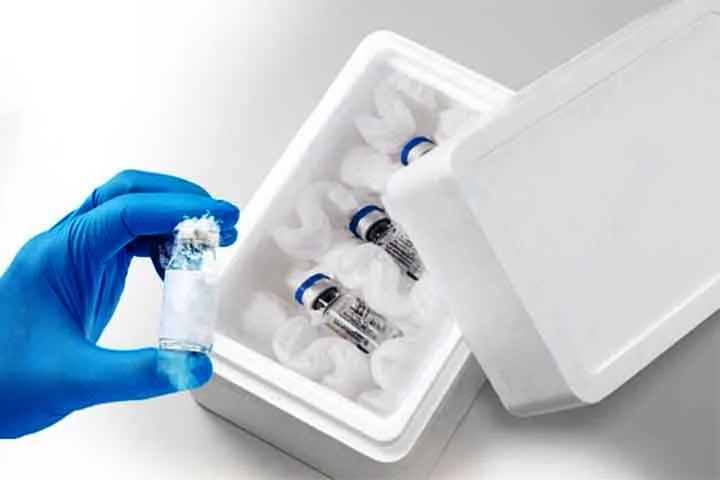 Na área de saúde, caixas de isopor permitem o transporte seguro de medicamentos sensíveis e vacinas, por exemplo. 