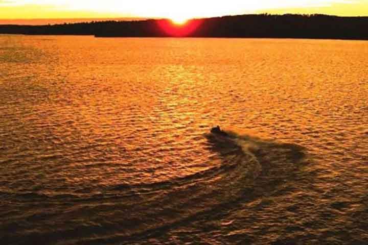 Historicamente, o Tietê teve um papel crucial na colonização do Brasil, sendo utilizado por indígenas e bandeirantes para acessar o interior do estado.