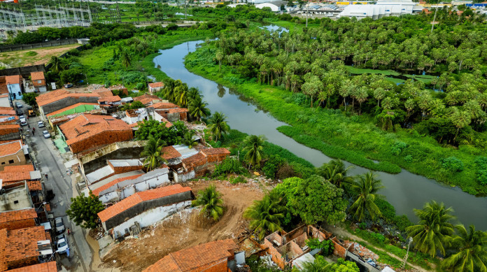 Fortaleza, CE, BR 25.06.25 Na foto:  Desapropria&ccedil;&atilde;o de casas - Vista a&eacute;rea do Bairro Boa Vista &agrave;s margens do Rio Coc&oacute;   (Fco Fontenele/O POVO)