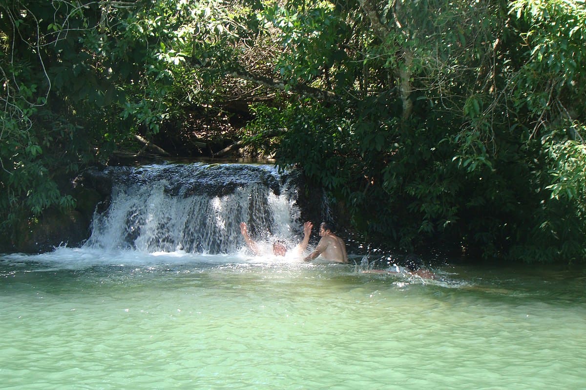 Com 100,6 metros de extensão, o Formoso é um dos rios com paisagem mais bela do mundo. Tem água cristalina numa região marcada por natureza exuberante e trechos para banho com quedas d'água. 