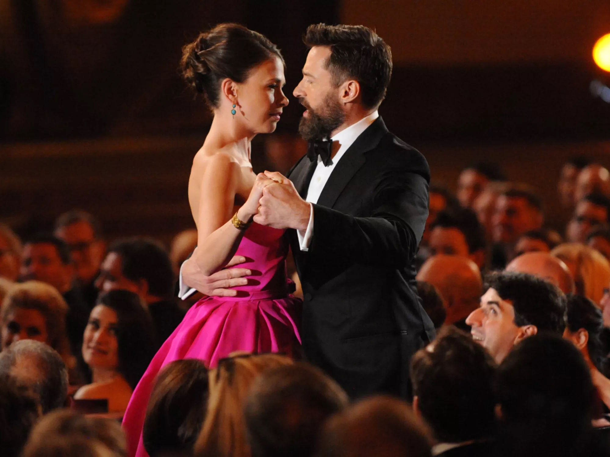 De acordo com o jornal britânico “Daily Mail”, o astro de Hollywood e a nova namorada pretendem firmar o noivado em breve para mostrar que não se trata de um envolvimento passageiro. 

