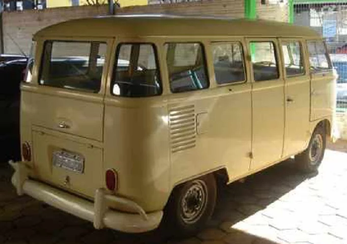 Com isso, a Kombi se tornou o primeiro veículo fabricado pela Volkswagen no Brasil.