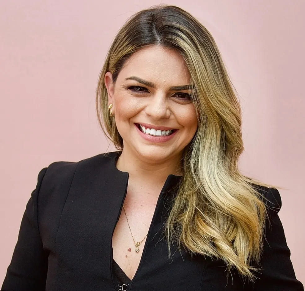 Caso aprovado, Walber Santana substituirá no cargo Thallyta Figuerôa, primeira mulher a comandar a administração da ilha. Ela foi exonerada do cargo em janeiro pela governadora Raquel Lyra, decisão anunciada no Diário Oficial em 28/01. 
