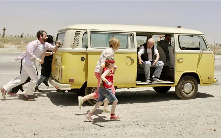A Kombi se tornou um ícone também na cultura popular, como no filme Pequena Miss Sunshine (2006), no qual um modelo é usado pela família em uma viagem emocionante e transformadora.