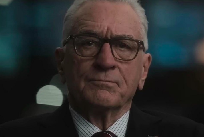 Enquanto lida com desinformação e conflitos entre interesses do governo e do setor privado, Mullen precisa enfrentar seus próprios segredos para salvar o país.