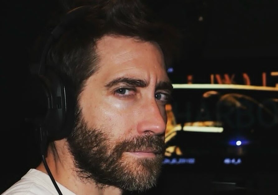 Apesar de discreto, o ator já namorou várias personalidades como a cantora Taylor Swift, e as atrizes Natalie Portman, Reese Witherspoon e Kirsten Dunst.