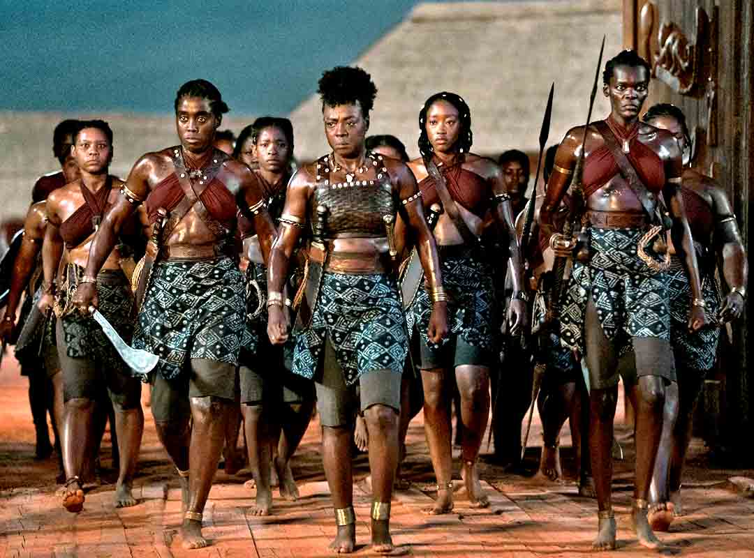 Dessa forma, a serpente atravessou os campos onde estava o exército de Aladá, indo se unir ao lado adversário. O animal foi erguido para que fosse visto pela tropa inimiga, prostrada diante dela. Assim, foi consagrada a vitória de Uidá. 