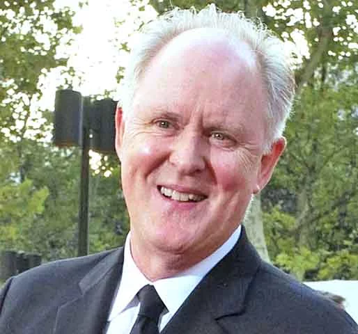 O ator John Lithgow, de 79 anos, confirmou que fará o papel do mago Dumbledore na série “Harry Potter”, baseada nos livros da escritora J. K. Rowling.
