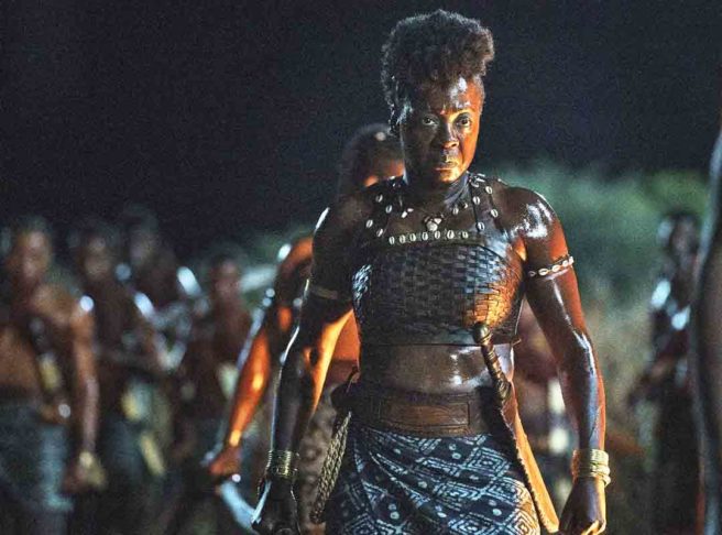 Passou, então, a estar presente em batalhas nas quais teve destaque um poderoso exército feminino, das guerreiras Mino. Mulheres-soldados consagradas na fé e nas batalhas, protegidas pelo sobrenatural. Foram as mais temidas do mundo, eram esposas e guardiãs do palácio do Rei do Daomé.