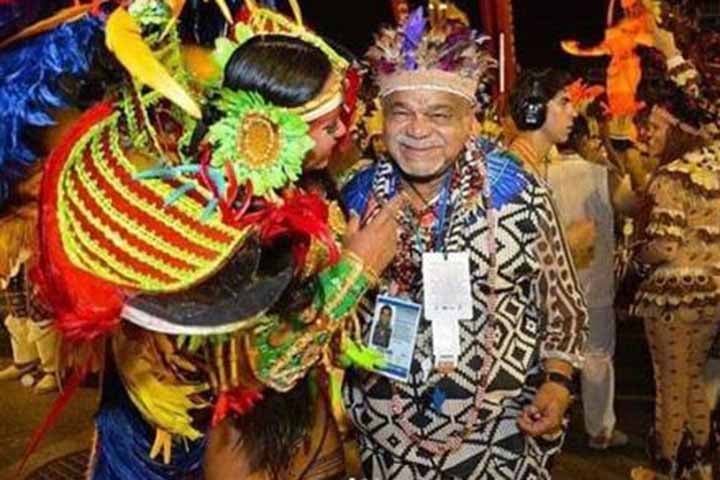 Aos 14 anos, ingressou na Ala dos Compositores do Salgueiro, sendo o mais jovem integrante da ala. Em 1967, assumiu o cargo de diretor geral de Carnaval. Dono de uma voz potente, grave, de barítono, em 1974, gravou o samba “Rei de França na Ilha da Assombração” no LP dos sambas enredo para o carnaval daquele ano.