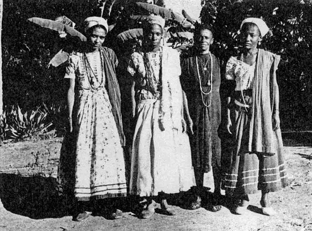 Seria uma rede matriarcal associativa, erguida com devoção e lealdade. Essa relação era firmada sob o culto à serpente e aos preceitos ancestrais. Uma crença com encantamento, ritos e mistérios, que deixa um legado na formação do candomblé. 