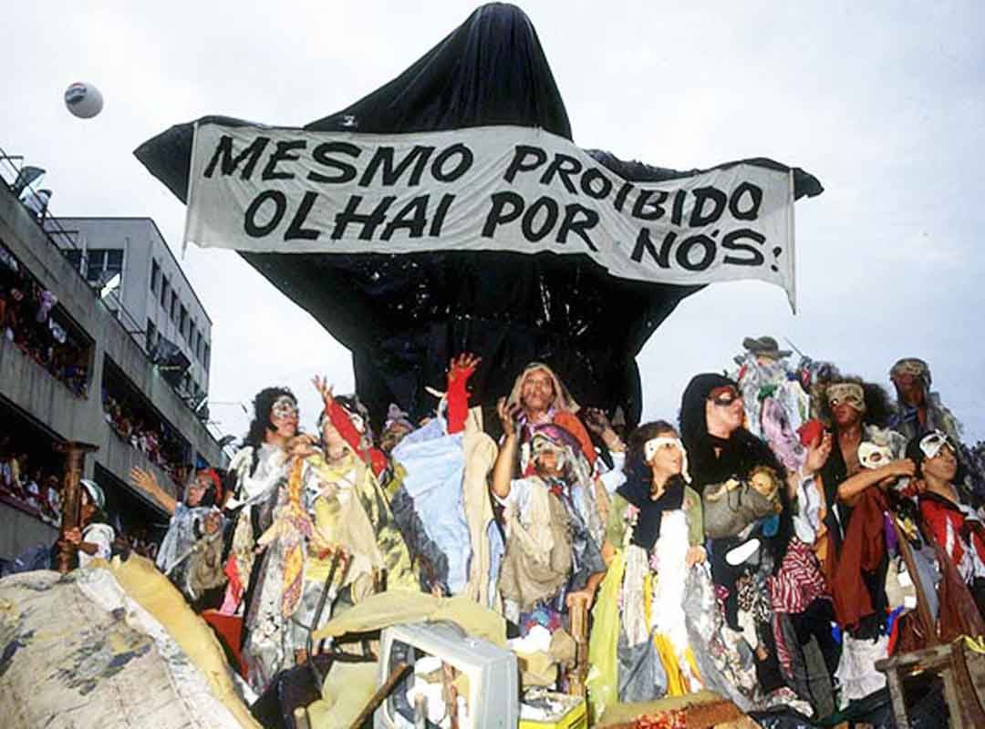 O reencontro com Joãozinho Trinta novamente entrou para a história. Foi em 1989, que o célebre carnavalesco trouxe para avenida o enredo Ratos e Urubus larguem minha fantasia, o que se tornou um dos mais emblemáticos desfiles da história da Sapucaí. 