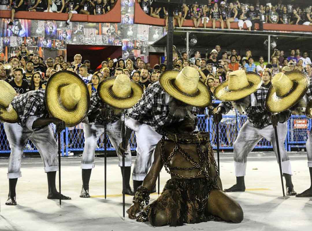 O enredo é desenvolvido pelo carnavalesco Jack Vasconcelos, que fez história com a agremiação de São Cristovão no Carnaval de 2018. Na ocasião, com o enredo Meu Deus, Meu Deus, Está Extinta a Escravidão?, a agremiação foi vice, conquistando assim a melhor colocação de sua história.