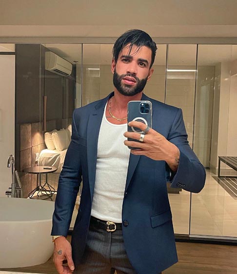 Fachada palaciana: O sertanejo Gusttavo Lima gerou um bafafá na internet quando publicou uma foto em frente a fachada de sua casa. Alguns seguidores chamaram o lugar de “templo”, por conta das colunas gregas.