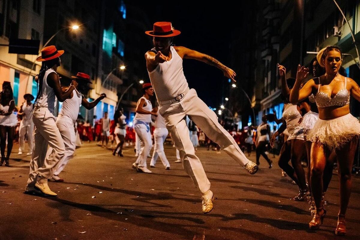 A serpente revela formas próprias  e deixa rastros de encantamento, afetando nações e povos, O maior exemplo disso foi no episódio histórico da batalha entre Uidá e Aladá, quando  a serpente píton surge como personagem mítico determinante para a vitória. 
