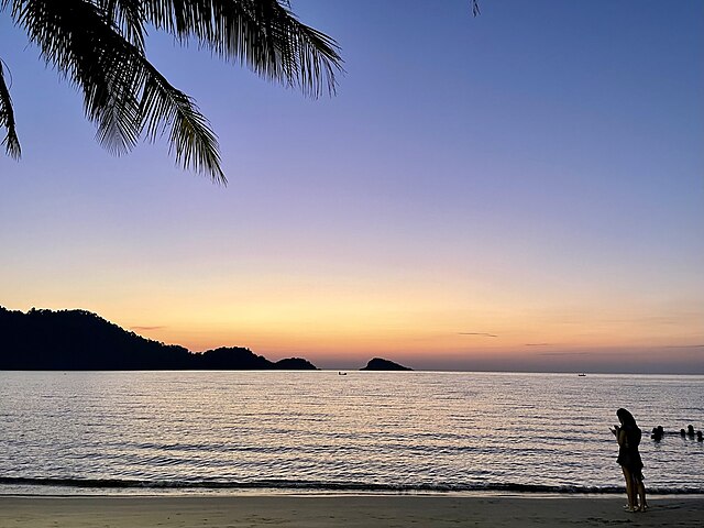 Golfo da Tailândia: Na costa sudeste da Ásia, essencial para pesca, transporte e como destino turístico.
