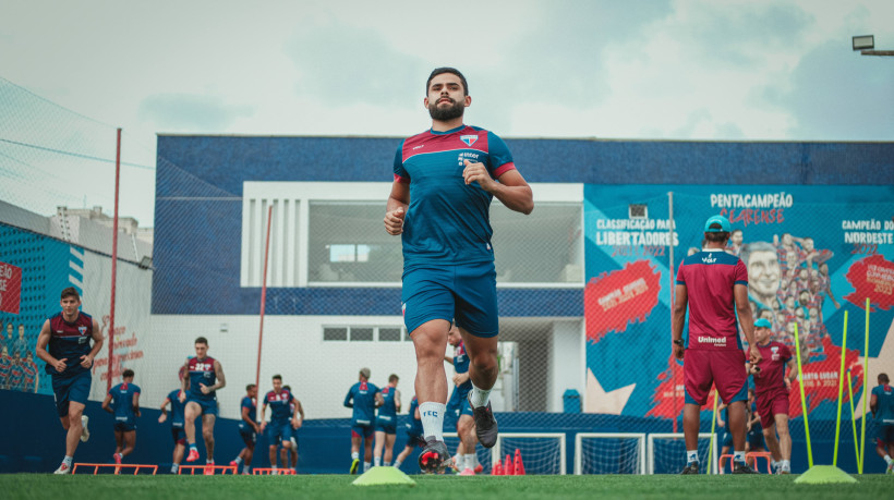Lateral-esquerdo Felipe Jonatan em treino do Fortaleza no Centro de Excelência Alcides Santos