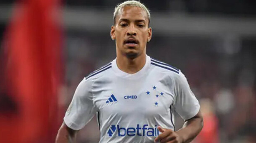 CEO do Cruzeiro, Alexandre Mattos, fez contato com José Boto para negociação, mas Rubro-Negro considera Luiz Araújo 'inegociável' 