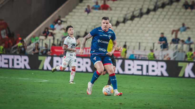 Atacante Renato Kayzer no jogo Fortaleza x Vitória, no Castelão, pela Copa do Nordeste 2025