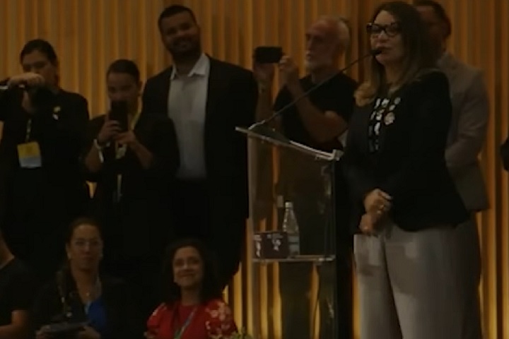 Não, filha, é Aliança Global contra a Fome e a Pobreza. Vamos ver se consegue entender a mensagem, tá?, respondeu a  primeira-dama.