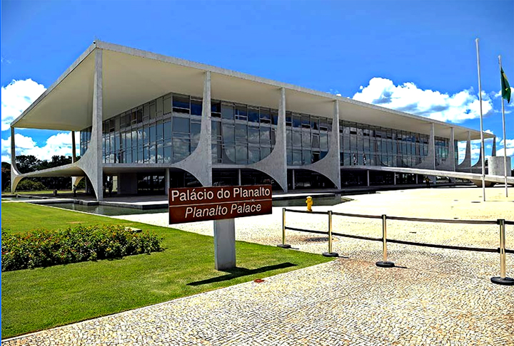 De acordo com o jornal “O Globo”, Janja vem sendo apontada até mesmo por pessoas próximas ao governo como uma das causadoras do desgaste de imagem do Palácio do Planalto. Ela tem sido alvo de críticas por postagens em redes sociais e detalhes de sua agenda considerados pouco transparentes. 
