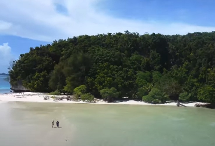 País: Palau - Continente: Oceania/ População: cerca de 18.000 habitantes/ Descrição: Palau é um grupo de ilhas no Pacífico Ocidental, famoso por sua biodiversidade marinha e turismo de mergulho. A economia depende principalmente do turismo e da pesca