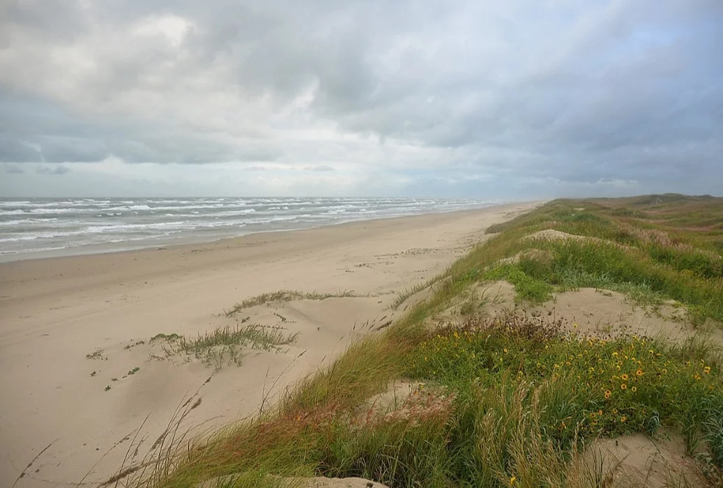 5ª Padre Island Beach - Texas - Estados Unidos - 110km - A Island Beach está localizada na costa de Padre Island, que é a maior das ilhas de barreiras do Texas e a mais longa dos Estados Unidos. 