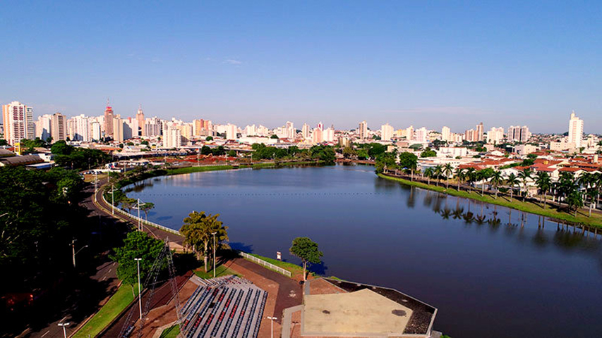 Alguns locais já registram aumento de casos neste início de 2025. Em São José do Rio Preto, no interior de São Paulo, o prefeito Coronel Fábio Candido (PL) decretou estado de emergência já no dia 3/1 após a cidade registrar “explosão” de casos. A prefeitura solicitou uma nova remessa de vacinas para o público entre 10 e 14 anos.

