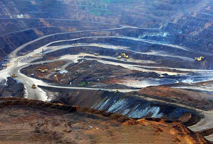 Além da jazida de nióbio, o local também guarda uma grande quantidade de minérios de terras raras. Elas são necessárias para produzir quase qualquer item moderno de alta tecnologia, incluindo smartphones, computadores, chips e até fuselagens de jatos de caça.