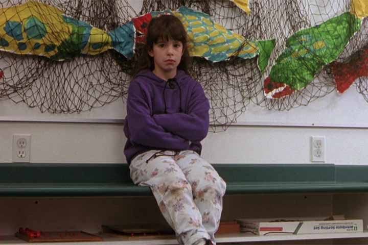 Quando o filho de Karen, Alexander, nasce sob suspeitas, é contratado um detetive particular para descobrir quem são os verdadeiros pais de Délia.