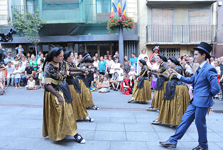 Andorra é casa de danças folclóricas como contrapàs e marratxa (foto), conservadas principalmente na cidade de Sant Julià de Lòria.  