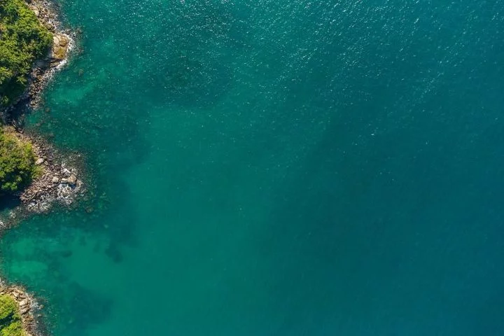 Ilhabela, São Paulo (Brasil): Sim, tem lugar brasileiro na lista! Conhecido por suas praias deslumbrantes, cachoeiras e natureza preservada, o arquipélago é composto por uma ilha principal e várias ilhotas.