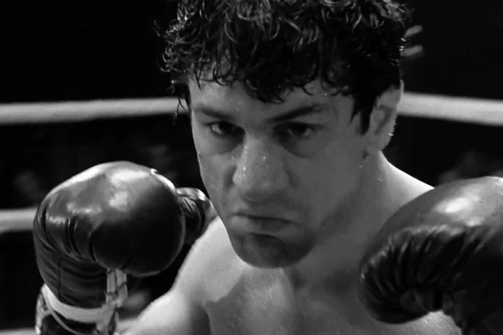 Em Touro Indomável (1980), De Niro engordou mais de 25 kg para interpretar o boxeador Jake LaMotta, em uma performance que lhe rendeu seu segundo Oscar, dessa vez de Melhor Ator.