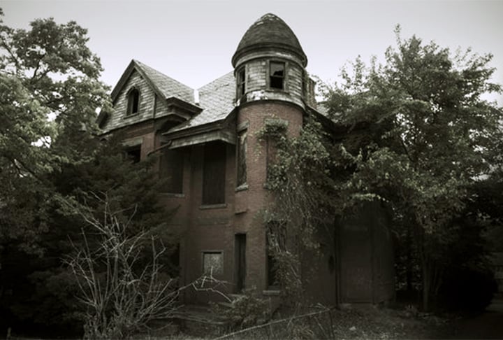 A Mansão Bailey está localizada na Pensilvânia (EUA) e ficou famosa por ter sido representada na primeira temporada da série American Horror Story. A lenda diz que ocorreram diversos assassinatos e situações terrivelmente assustadoras nessa mansão. 