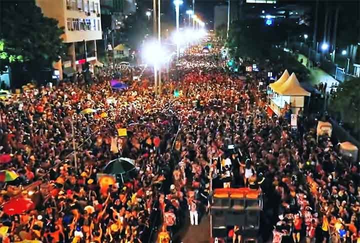 A lei enfatiza a importância do bloco para a cultura do Rio de Janeiro e destaca a necessidade de incentivar as apresentações do Cacique de Ramos para preservar sua tradição. 
