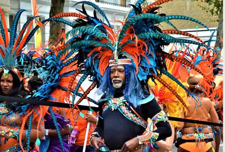 Considerado o maior Carnaval de rua da Europa, o “Notting Hill” foi criado por comunidades caribenhas no bairro londrino para festejar suas raízes e cultura. A estimativa é que o evento de dois dias reúna mais de um milhão de pessoas anualmente. 