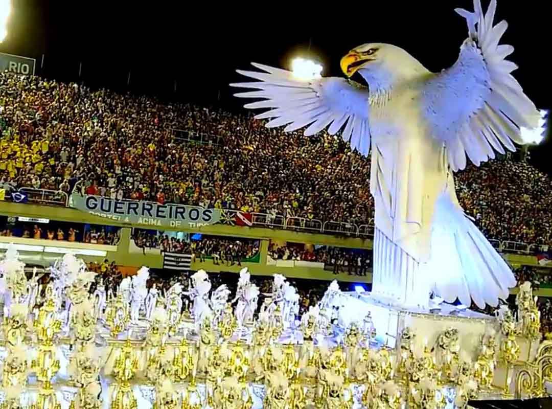 Portela - Caberá à tradicional escola azul e branca de Madureira, com sua águia imponente e o título de maior campeã da história do carnaval carioca, encerrar as apresentações do primeiro ano de três dias de desfile. 
