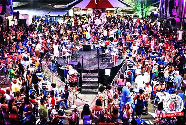 Integrantes do Fundo de Quintal introduziram instrumentos que deram uma estética nova para as rodas de samba a partir do Cacique de Ramos.

