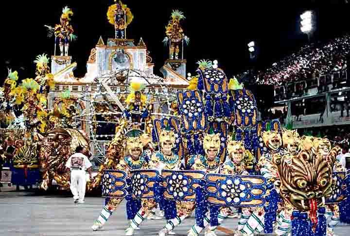 Em 2000, todas as escolas elaboraram enredos sobre os 500 anos do Brasil. E a Imperatriz ficou com o bi. O enredo Quem Descobriu o Brasil, Foi Seu Cabral, no Dia 22 de Abril, Dois Meses Depois do Carnaval foi desenvolvido pela carnavalesca Rosa Magalhães. Retratou toda a expedição saída de Portugal até a chegada ao Brasil. 
