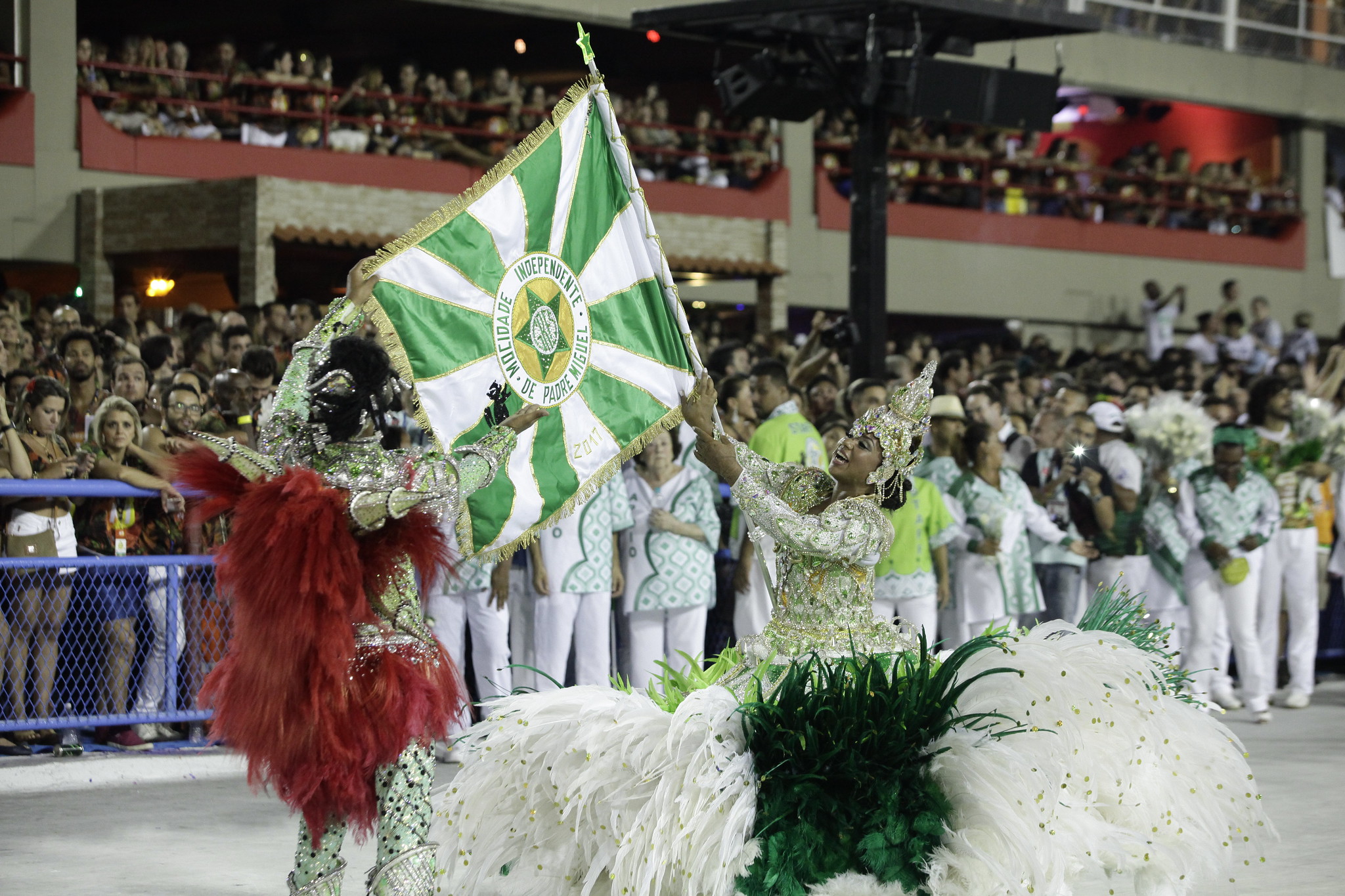 A Mocidade terminou em segundo lugar,  um décimo a menos que a campeã, com um enredo sobre o Marrocos. Cerca de um mês depois, a Liesa divulgou as justificativas dos julgadores. Valmir Aleixo, do quesito Enredo, descontou um décimo pela falta de uma destaque de chão. Ela seria Camila Silva, que foi promovida à Rainha de Bateria. Com o recurso aceito, a escola também foi considerada campeã de 2017.