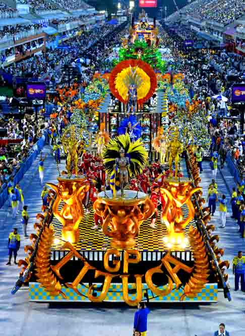 Em 2014, a Unidos da Tijuca voltou a vencer, com mais uma homenagem, desenvolvida por Paulo Barros. Um tributo ao piloto Ayrton Senna, morto em 1994. No desfile, diversos personagens como Sonic, The Flash e Dick Vigarista se juntavam a atletas como Usain Bolt e invenções do homem como o trem bala e a internet e disputavam uma corrida com Senna, o grande vencedor.