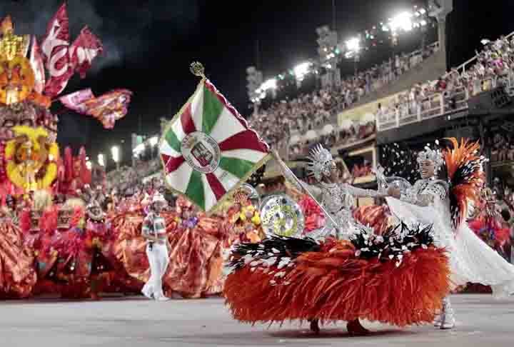 Uma das escolas mais novas do Grupo Especial, a Acadêmicos do Grande Rio se originou, em 1988, da fusão entre a Acadêmicos de Caxias e a G.R.E.S. Grande Rio (União do Centenário, Cartolinhas de Caxias, Capricho do Centenário e Unidos da Vila São Luis).